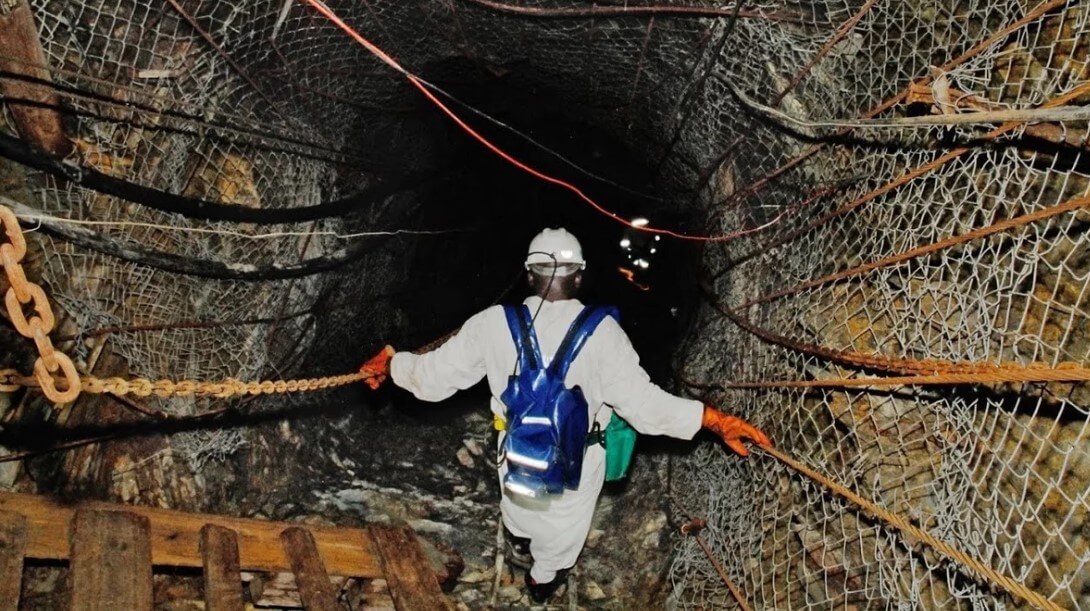 В Европе есть 30 000 затопленных шахт с сокровищами. Их добычей займется подводный робот.. Самая глубокая шахта в мире.. Фото.