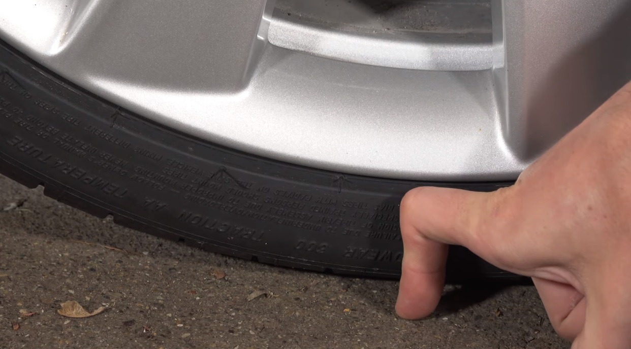 Замена колеса на Tesla Model 3 будет стоить вам….. Сколько стоит замена колес для автомобилей Tesla.. Фото.