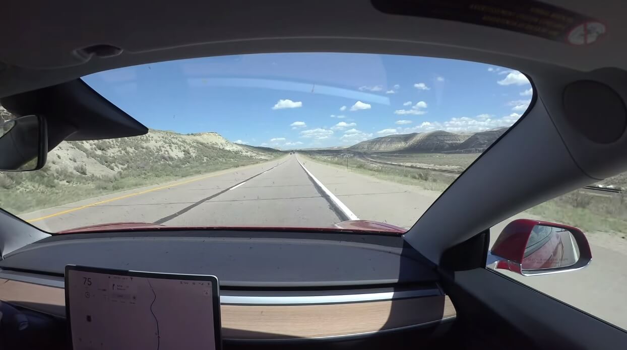 Замена колеса на Tesla Model 3 будет стоить вам….. Дороги в Америке не лучше, чем в России.. Фото.