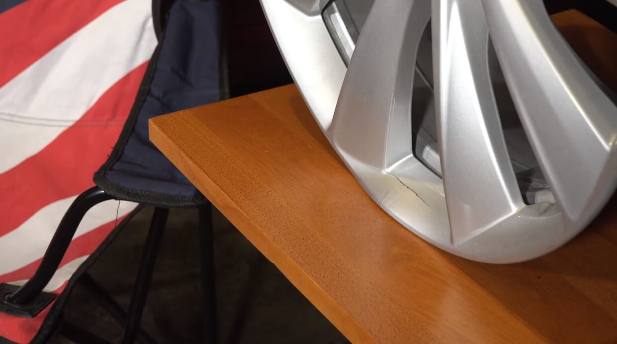 Замена колеса на Tesla Model 3 будет стоить вам….. Сколько стоит замена колес для автомобилей Tesla.. Фото.