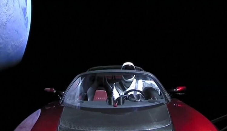 Tesla разрабатывает автомобиль с ракетными двигателями. Фото.