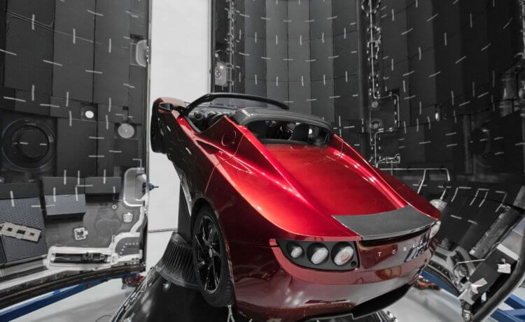 Tesla разрабатывает автомобиль с ракетными двигателями. Первый автомобиль Tesla. Фото.