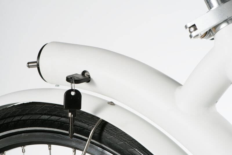 Электробайк, который почти не нужно заряжать. Как он работает? В чем особенность нового электробайка. Фото.