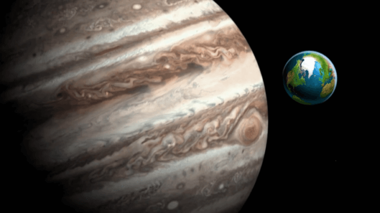 Юпитер мог “съесть” один из своих спутников. Фото.