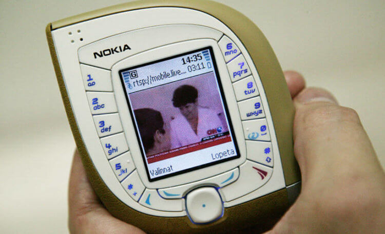 Самый запоминающийся телефон. Фриковатая Nokia 7600. Фото.
