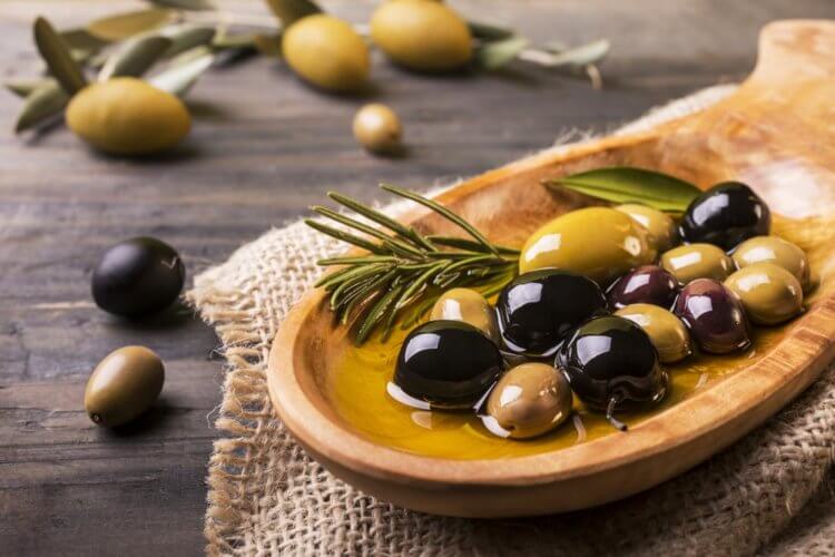 В чем разница между оливками и маслинами? И какая от них польза. В чем разница между маслинами и оливками. Фото.
