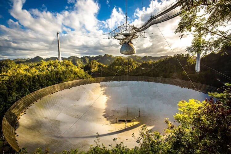 Нас кто-то слышит? Радиотелескоп обсерватории Аресибо в Пуэрто-Рико. Фото.