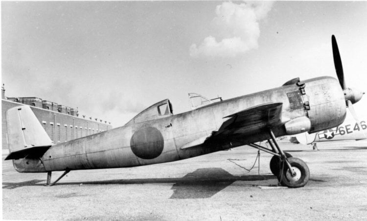 Причины появления камикадзе. Самолет Nakajima Ki-115 Tsurugi (передние шасси отваливались при взлете, заднего нет вообще). Фото.