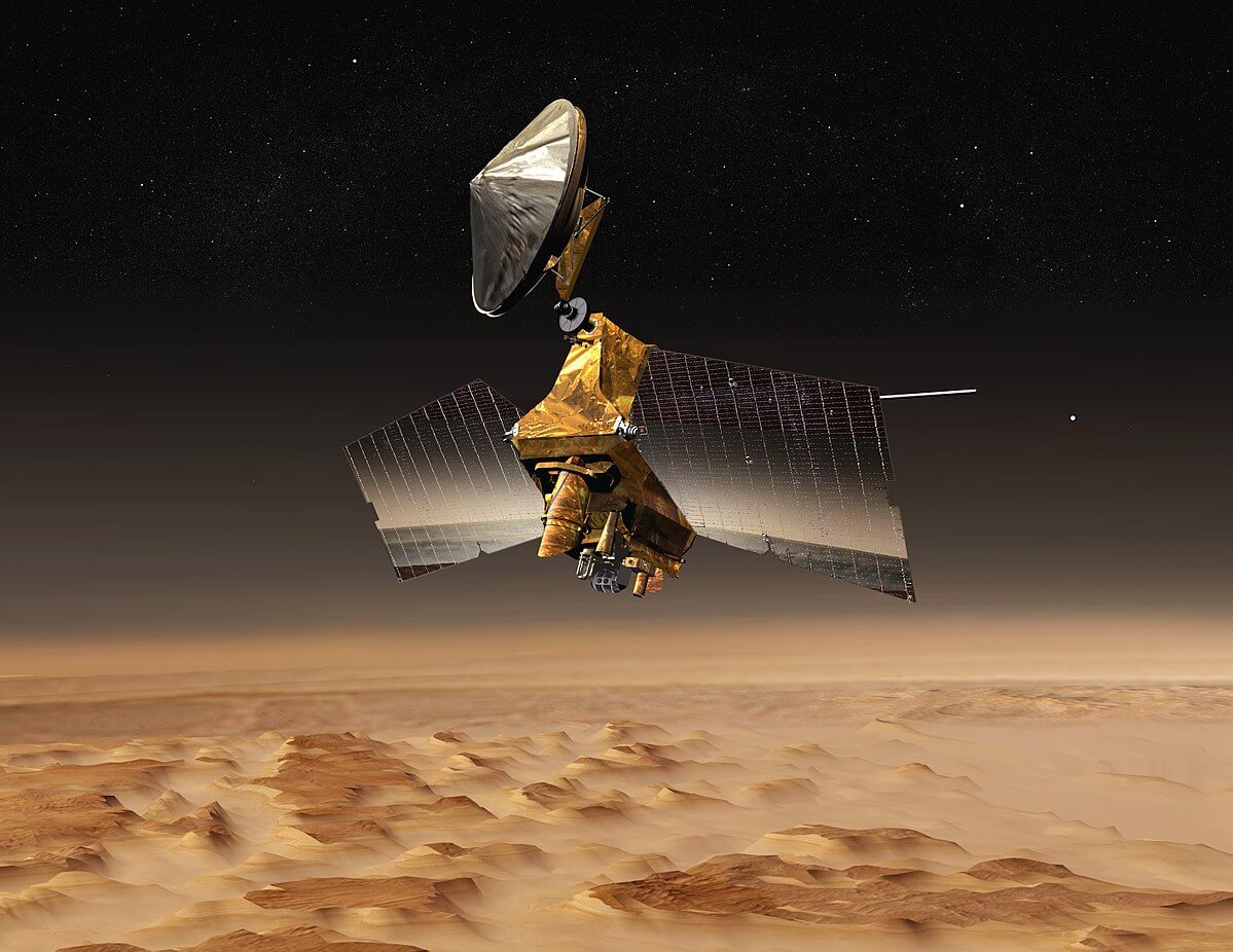 Программа освоения Марса. Mars Reconnaissance Orbiter над Марсианской поверхностью. Фото.