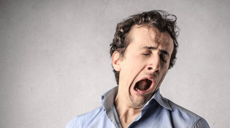 Почему человек зевает? Зевающий человек. Фото.