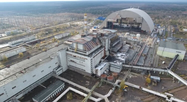 Старый саркофаг Чернобыльской АЭС разберут к концу 2023 года. Почему старый саркофаг Чернобыльской АЭС считается опасным. Фото.
