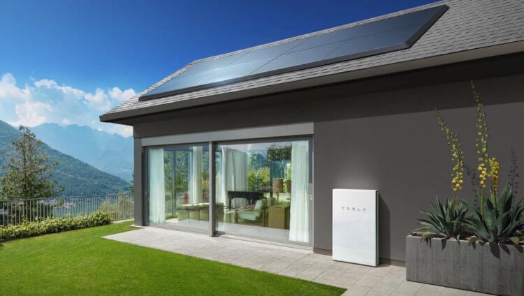 Солнечные батареи Tesla можно арендовать за 50 долларов в месяц. Но не все так гладко. Фото.