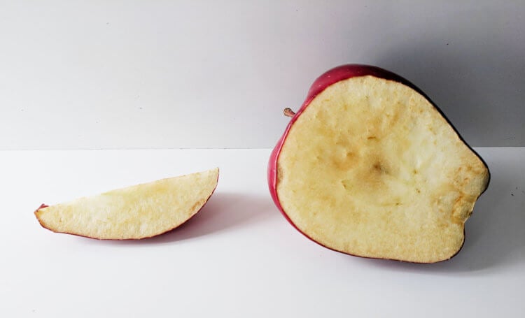 Почему яблоки становятся коричневыми на самом деле? Фото.