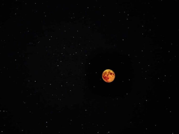 Лунное затмение. Так в объективе Мэри Эн Чилтон выглядит суперлуние. Фото.