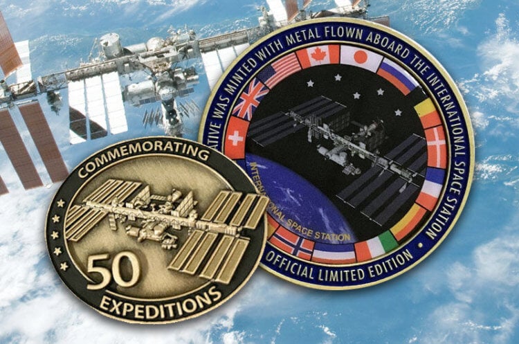 Какие сувениры NASA отправляет в космос и зачем? Среди сувениров, отправленных NASA в космос были не только флаги и медали. Фото.