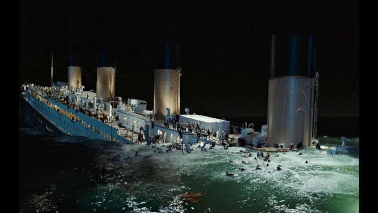 Почему затонул «Титаник»? Кадр из одноименного кинофильма «Титаник» (1997). Фото.