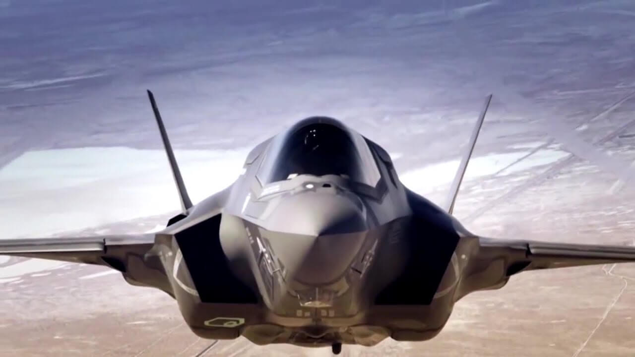Lockheed Martin F-35 Lightning II — истребитель пятого поколения с возможностью вертикального взлета/посадки. Фото.