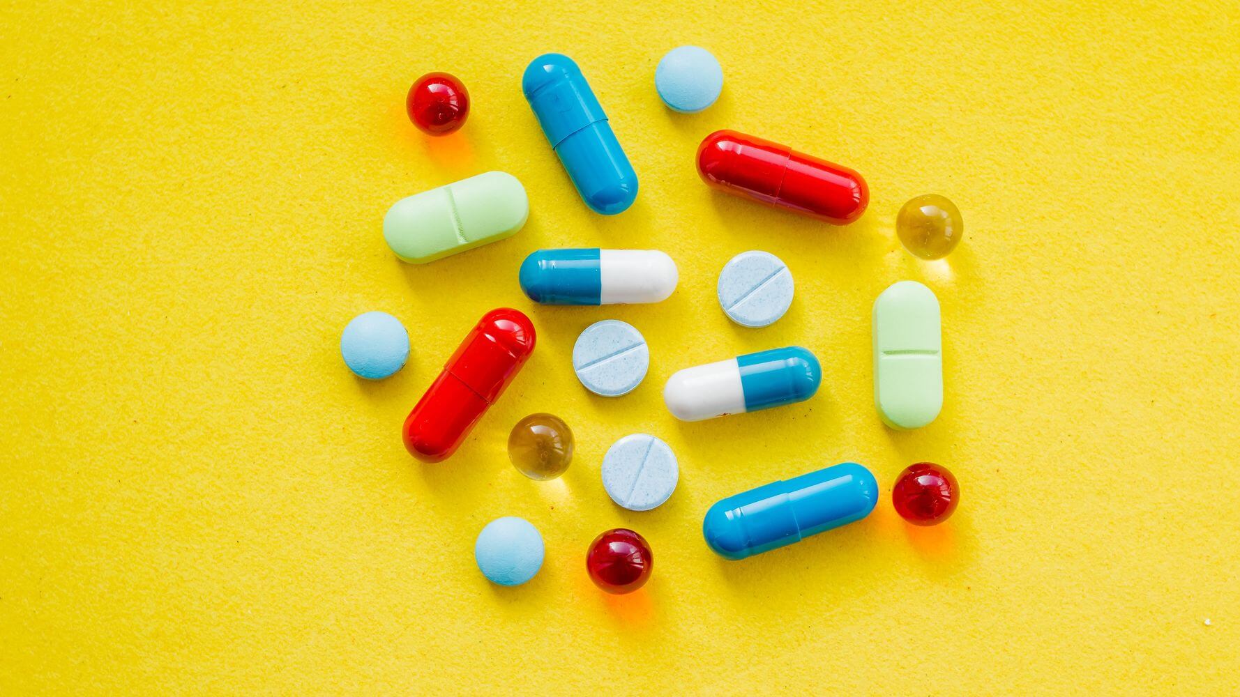 Как работают антидепрессанты? Принимать антидепрессанты можно только под контролем врачей. Фото.