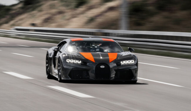 Самый быстрый автомобиль в мире от Bugatti разогнался до 490 километров в час, но рекорд не засчитали. Фото.