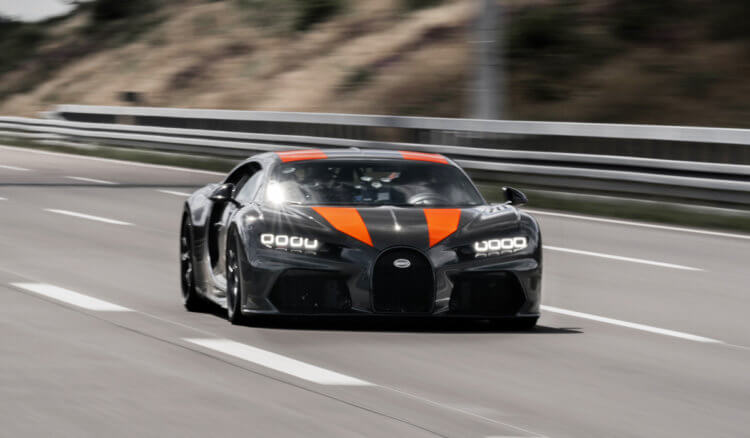 Самый быстрый автомобиль в мире от Bugatti разогнался до 490 километров в час, но рекорд не засчитали. 490 километров в час — новый рекорд скорости для автомобиля. Фото.