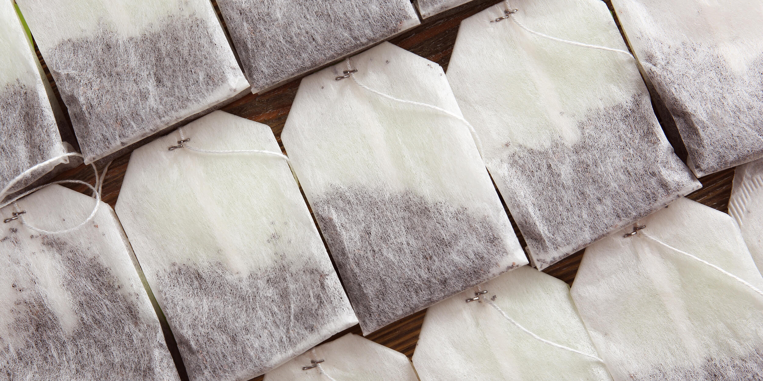 Так выглядят бумажные чайные пакетики — они относительно безопасны. Фото.