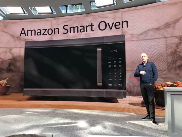 Amazon Smart Oven — микроволновка, умеющая слушать. Три кухонных устройства водном, да еще и с голосовым управлением — интересно, правда? Фото.