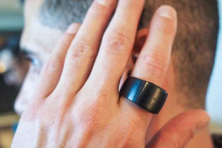 Очки Echo Frames и «умное» кольцо. Готовы ли вы звонить друзьям при помощи кольца? Фото.