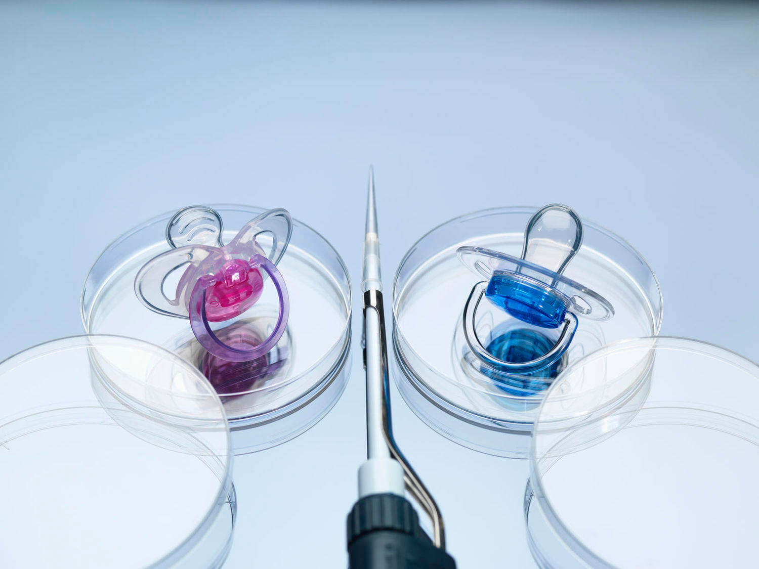 ЭКО запрещено во многих странах мира по морально-этическим соображениям. В РФ процедуру могут пройти все желающие женщины в возрасте от 18 лет. Фото.