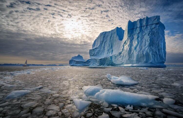 Гренландия — самый большой остров на планете. Типичный пейзаж Гренландии. Фото.