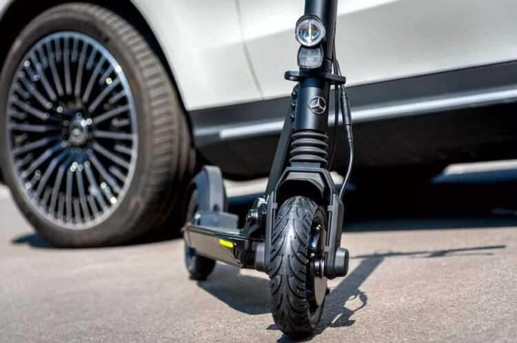 Электрический скутер от Mercedes-Benz. Фото электрического самоката Mercedes-Benz от концерна Daimler. Фото.