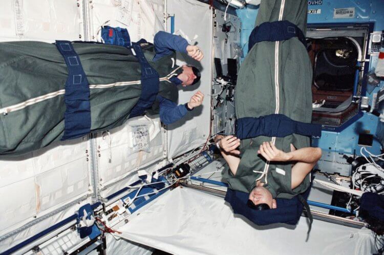 Почему люди храпят? Интересный факт: Космонавты не способны храпеть в состоянии невесомости. Фото.