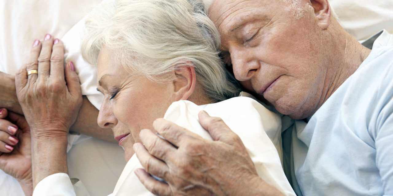 Польза дневного сна для здоровья сердца у людей старшего возраста не доказана. Фото.