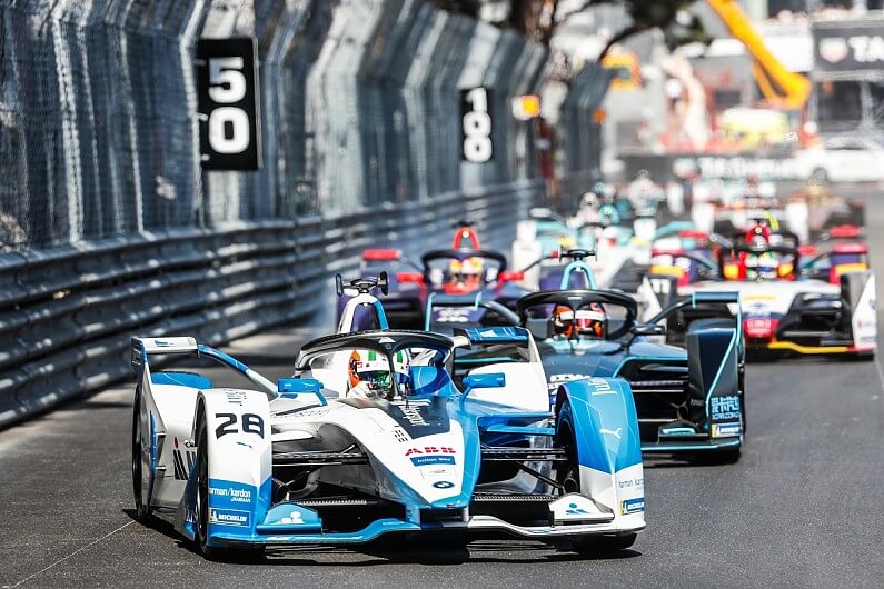 Porsche в Формуле-Е. Электрические автомобили Formula-E борются за E-Prix. Да, именно так, а не привычный Grand Prix. Фото.