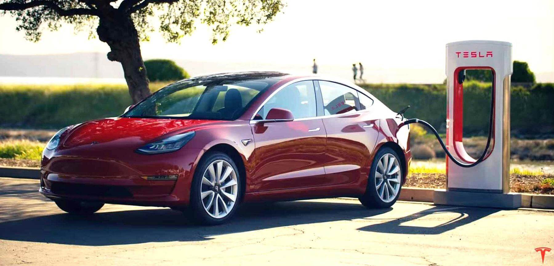 Минусы Tesla. Tesla может не только быстро ездить, но и быстро заряжаться от фирменной зарядной станции. Фото.