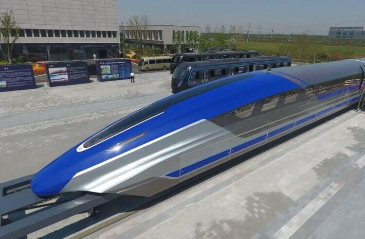 На что способны поезда на магнитной подушке? Уже имеющийся в распоряжении Китая поезд на магнитной подушке, развивающий скорость в 600 километров в час. Фото.