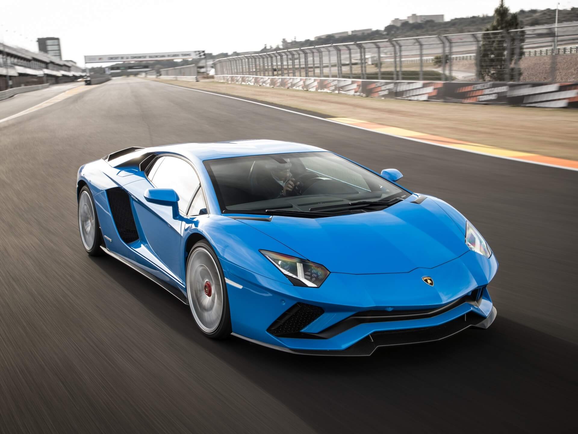 Такая машина поедет быстрее, чем грузовик с такой же мощностью. Фото.