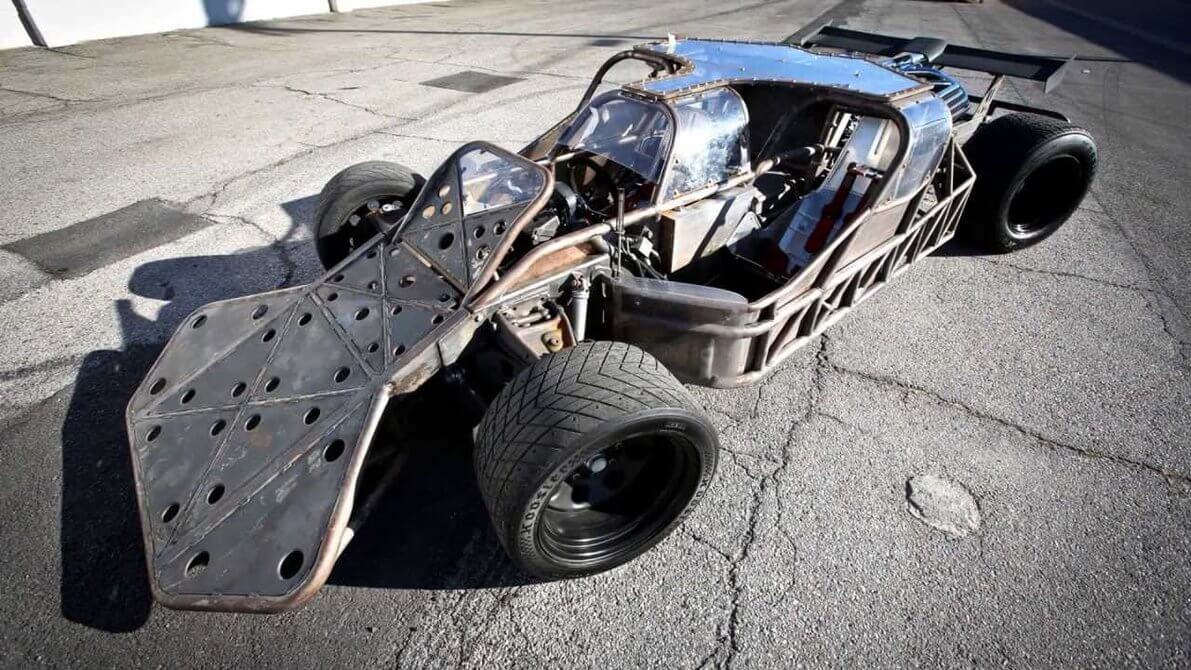 Такая машина из фильма «Форсаж» действительно может подкинуть другую, но она для этого и сделана. Фото.