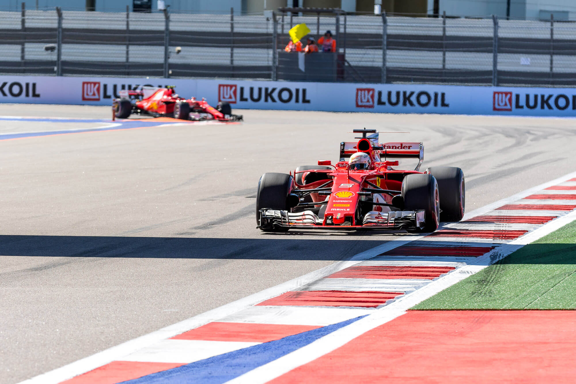 Как может быть легко управлять такой машиной на пределе ее возможностей? Фото.