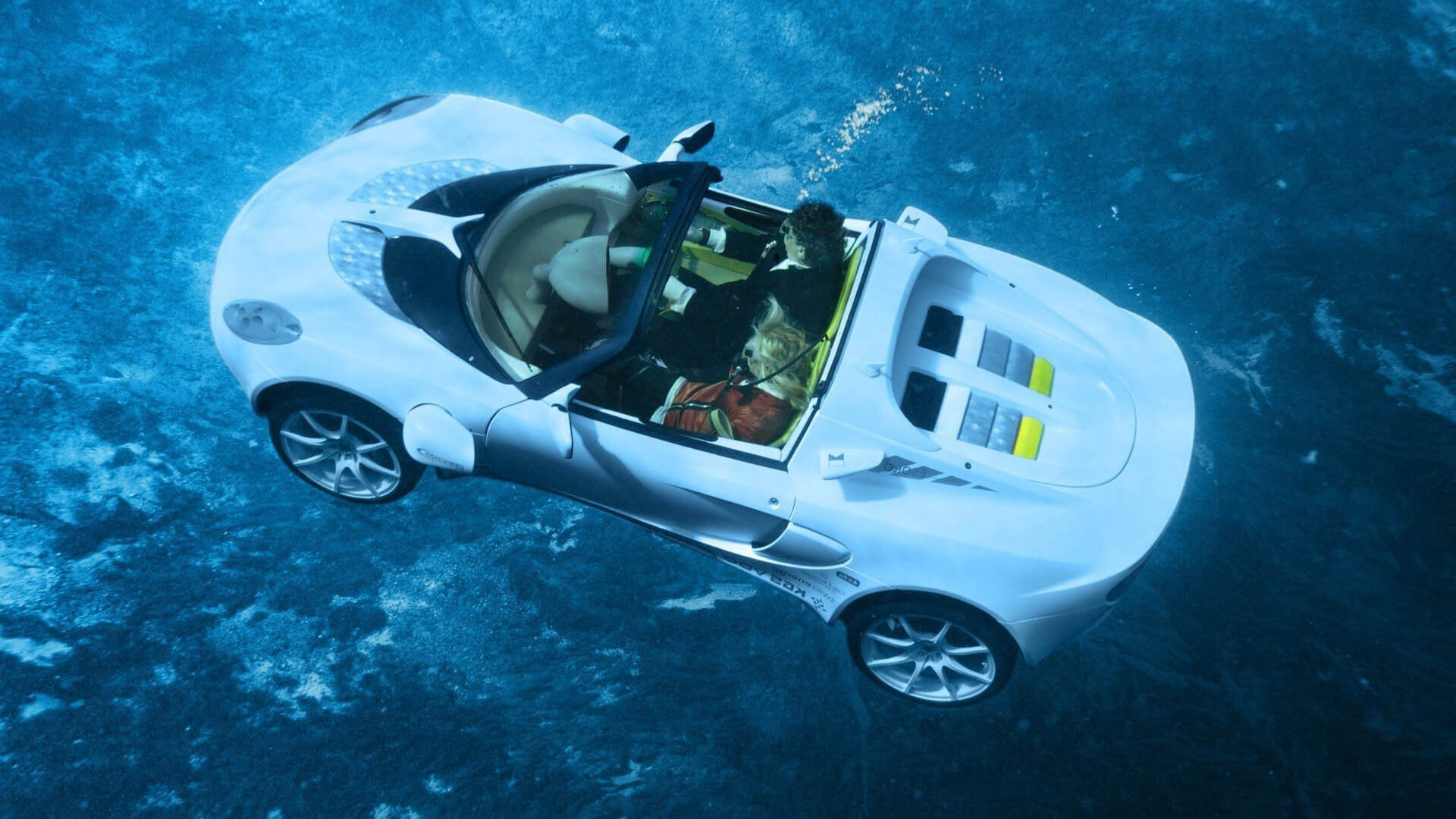 Кто-то заморачивается и делает такое. Молодцы! И да, кабриолет без крыши действительно быстро утонет. Фото.