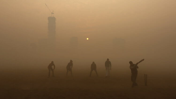 Загрязнение воздуха — причина роста преступности. Насильственные преступления, возможно, являются следствием загрязнения воздуха. Фото.