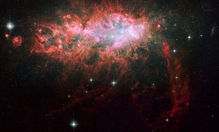 Ветры черных дыр влияют на звездообразование. Черные дыры, как оказалось, выталкивают газ из карликовых галактик. Фото.