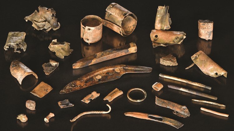 Какие вещи брали воины бронзового века на поле битвы? Бронзовые вещи, найденные археологами. Фото.
