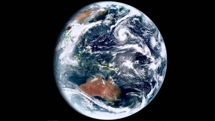 С какой скоростью вращается Земля? Так наша планета выглядит из космоса. Фото.