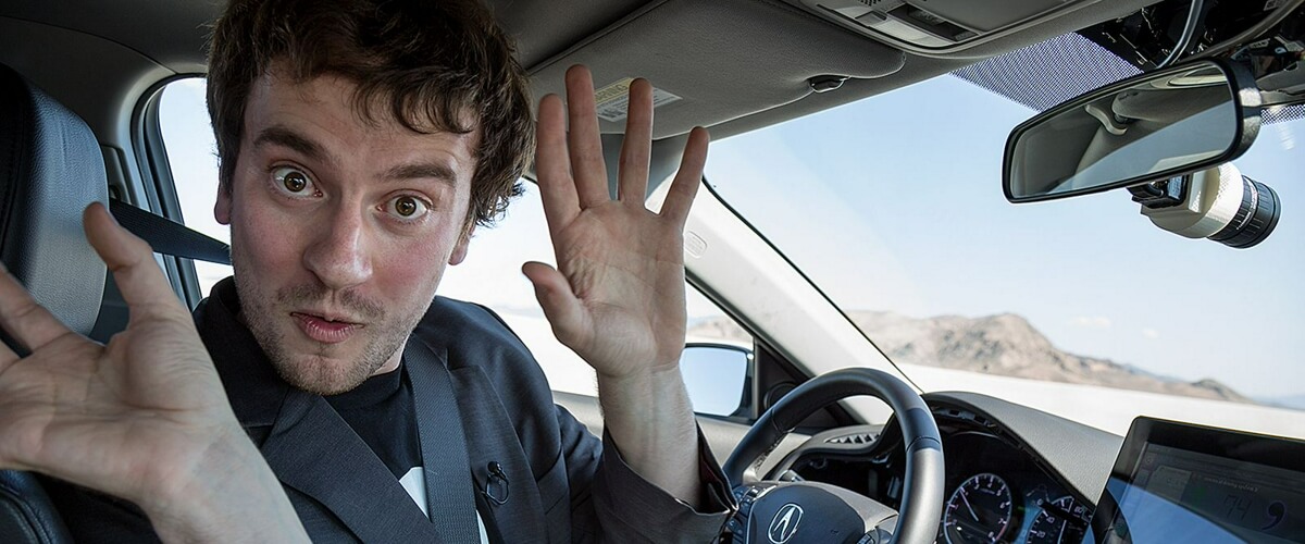 Его автомобиль ездит без водителя. Это реально круто! Фото.