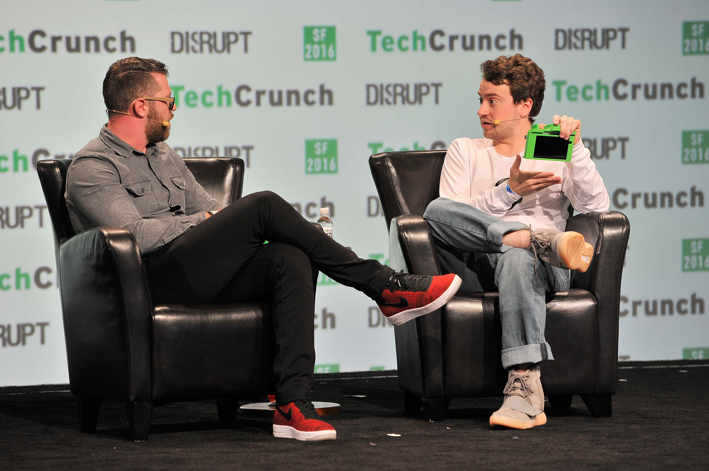 Юный гений часто давал интервью. Фото.