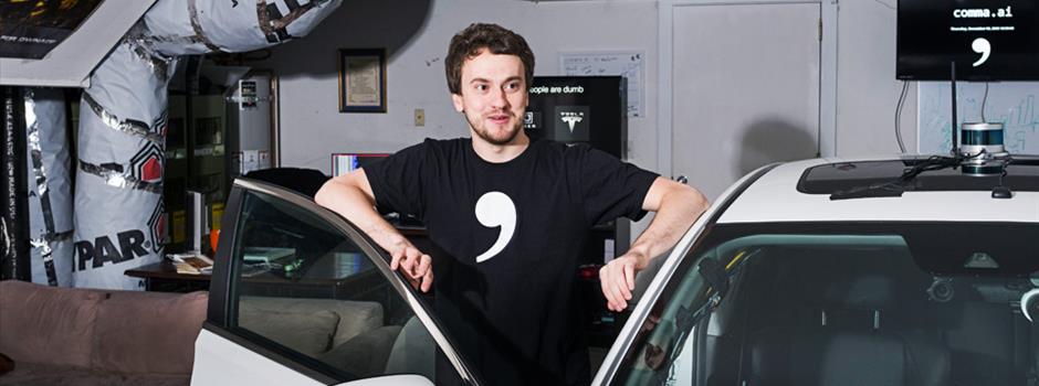 Та самая запятая (Comma) на груди Хоца. Фото.