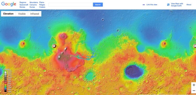 Еще в 2018 году NASA и Google создали интерактивную карту Красной планеты, с которой может ознакомиться каждый пользователь интернета прямо сейчас. Внимательно осмотрев карту, можно понять где именно собирал свои данные марсоход Curiosity, который приземлился вблизи кратера Гейл, а свой дальнейший путь проложил поднимаясь вверх по горе Шарп. Исследование этой местности позволило роверу составить крупный план местности из одиннадцати прудов и ручьев, которые пережили неустойчивые периоды наводнений и испарений, пока наконец, не исчезли, оставив после себя грязевые трещины и сухие русла рек. Карта Марса от NASA и Google выглядит так Руководитель команды марсохода Curiosity Уильям Рапин из Калифорнийского технологического института объяснил причины, по которым было принято решение отправить ровер в кратер Гейла. Дело в том, что кратер сохранил в себе уникальные следы изменения Марса. Исследователи пришли к выводу, что кратер Гейла появился в результате падения огромного астероида на Красную планету. Вода и ветер, впоследствии, помогли остаткам накопиться в кратере слой за слоем. Таким образом, местность вблизи кратера и горы Шарп представляет собой геологическую историю четвертой планеты от Солнца. Еще больше новостей о невероятных открытиях в области астрономии читайте на нашем канале в Яндекс.Дзен. Возможные грязевые трещины, сохранившиеся в марсианской скале: сеть трещин в этой марсианской каменной плите, называемая «Старый Soaker», возможно, образовалась в результате высыхания слоя грязи более 3 миллиардов лет назад По мере того, как марсоход поднимается на гору Шарп, ученые видят общую тенденцию перехода ландшафта от влажного к более сухому. Однако изменение ландшафта не было линейным. Скорее всего несколько периодов чередовались между собой. Но за какой период времени Марс превратился из оазиса в пустыню? Специалисты считают, что ответ кроется в регионе кратера Гейл, который команда называет «сульфатсодержащей единицей». Считается, что эта область образовалась в гораздо более сухой период, в то время как подножие горы Шарп в более влажный. Карта Марса от NASA и Google выглядит так. Фото.