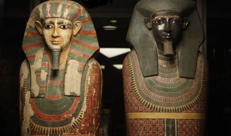 Этот жуткий ритуал помогал древним египтянам быть похожими на богачей. Как правило, фараонов хранили в дорогих саркофагах. Фото.
