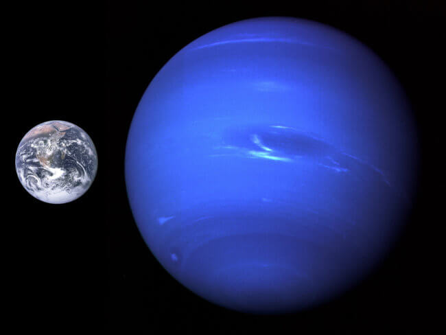 Спутник, который может превратить Нептун в планету с кольцами. Фото.