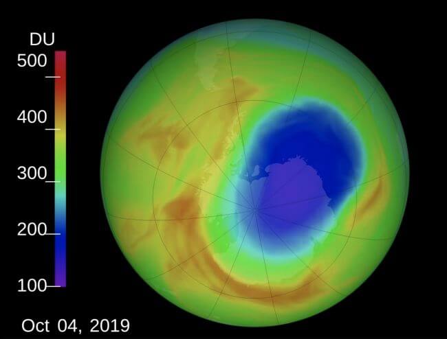 Почему озоновая дыра уменьшилась в размерах? Толщина озонового слоя над Антарктидой по состоянию на 4 октября 2019 года. Фото.